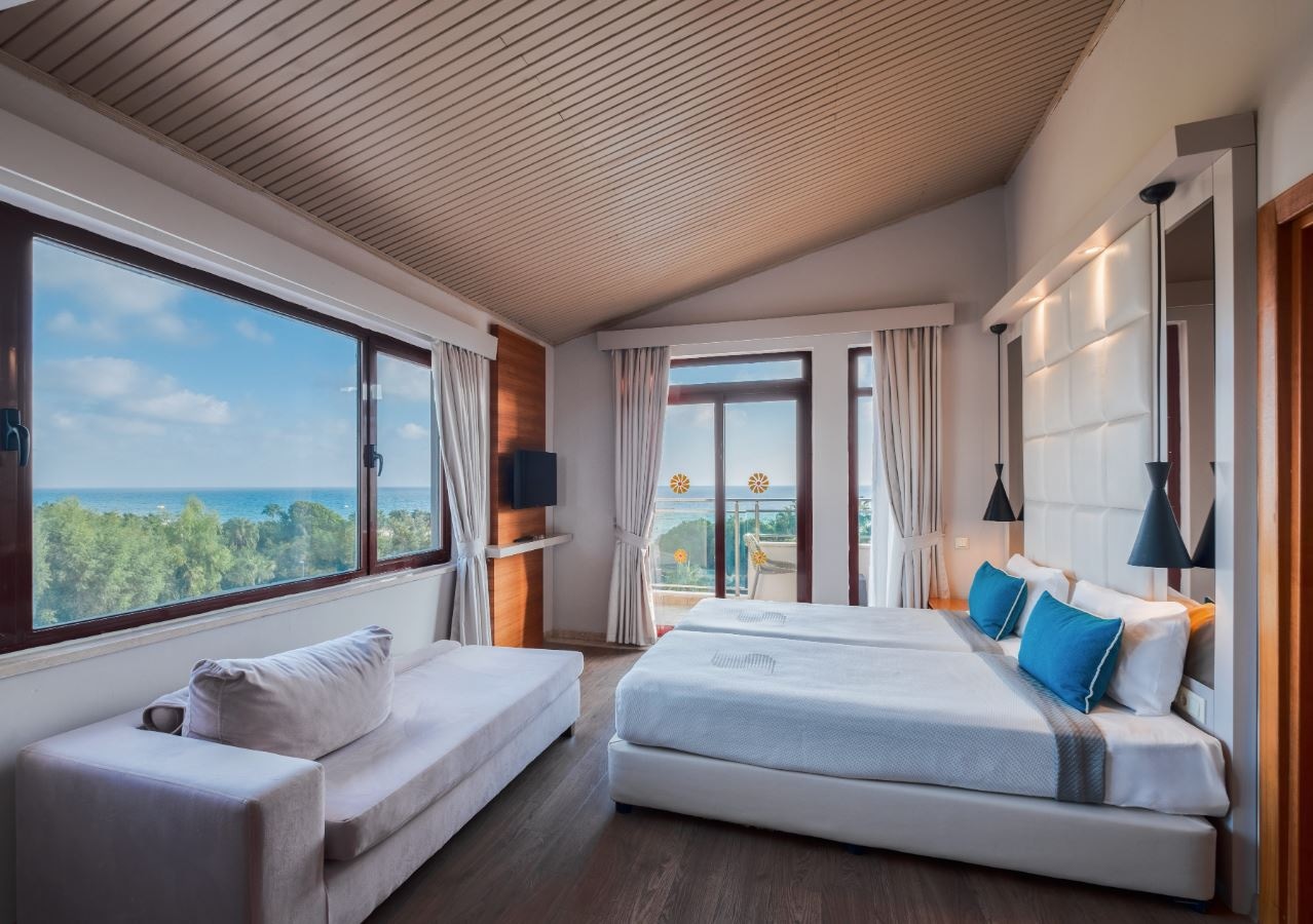 rooms-family-room-sea-view