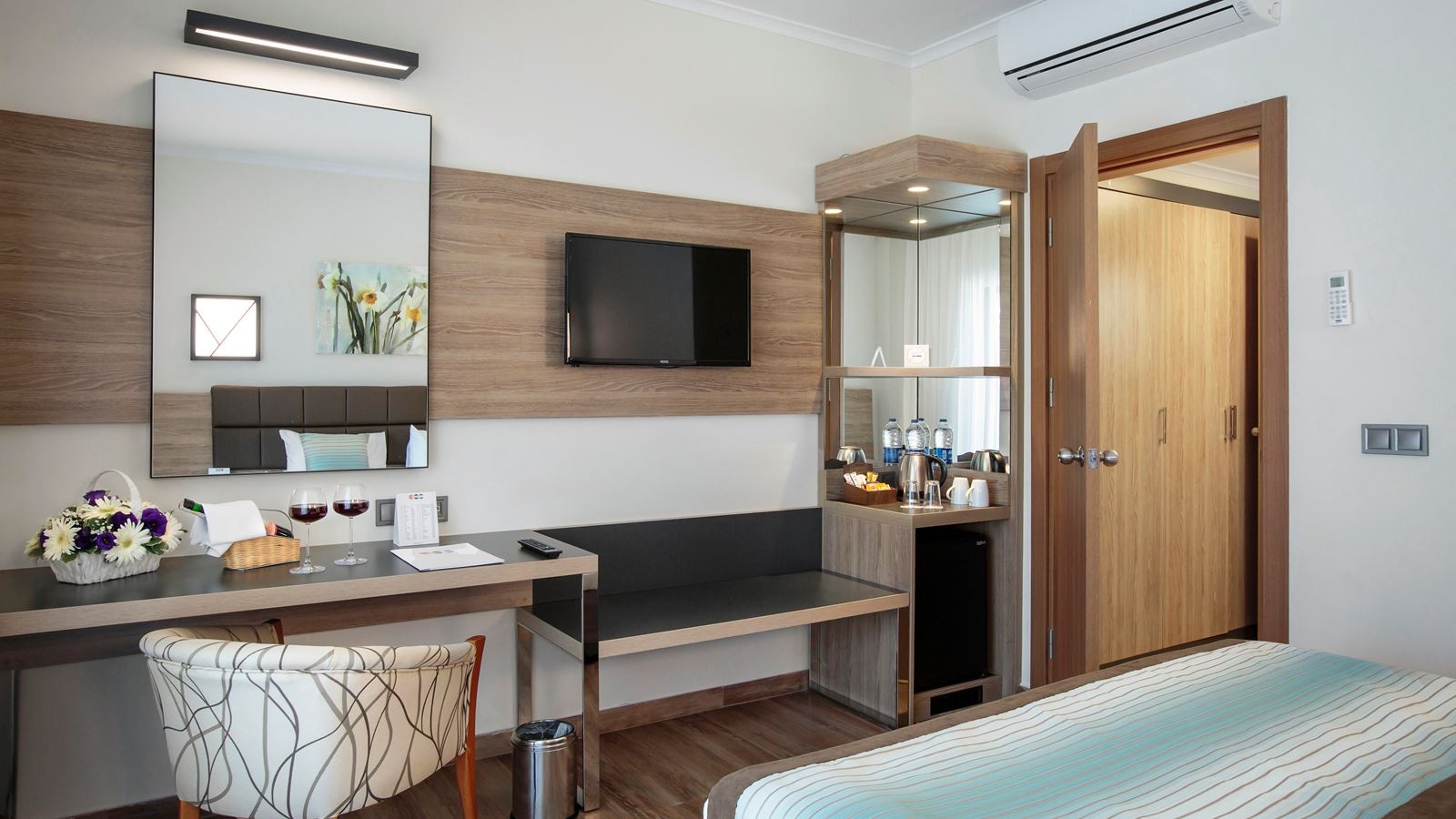 rooms-kimeros-family-room