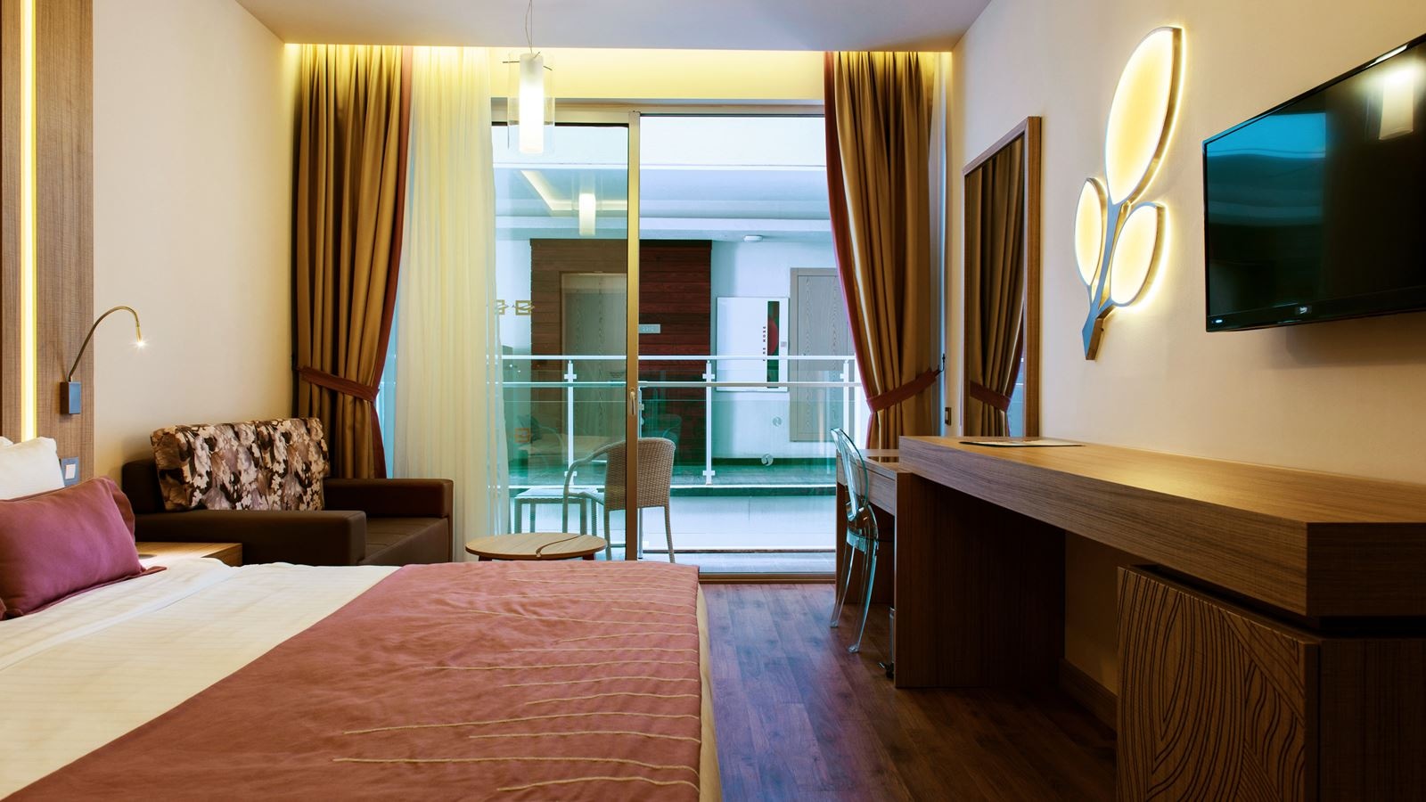 rooms-economy-room-with-balcony--terrace