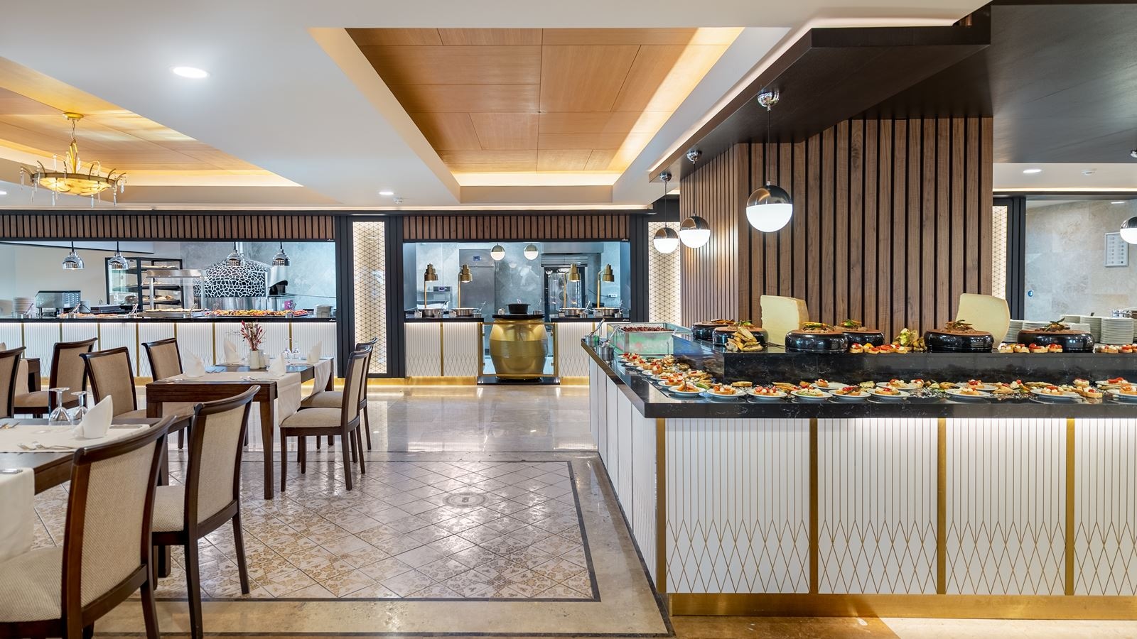 restaurants-grandee-main-restaurant