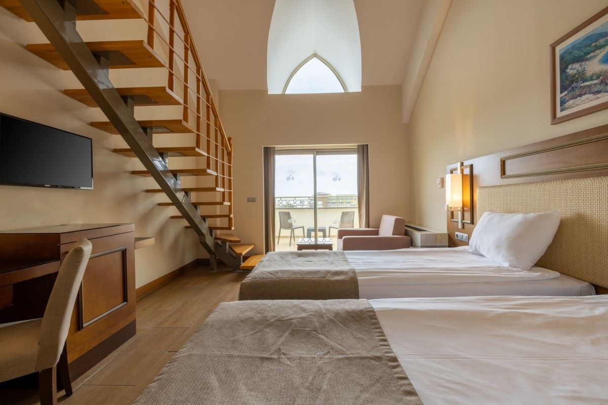 rooms-family-dublex-land-view