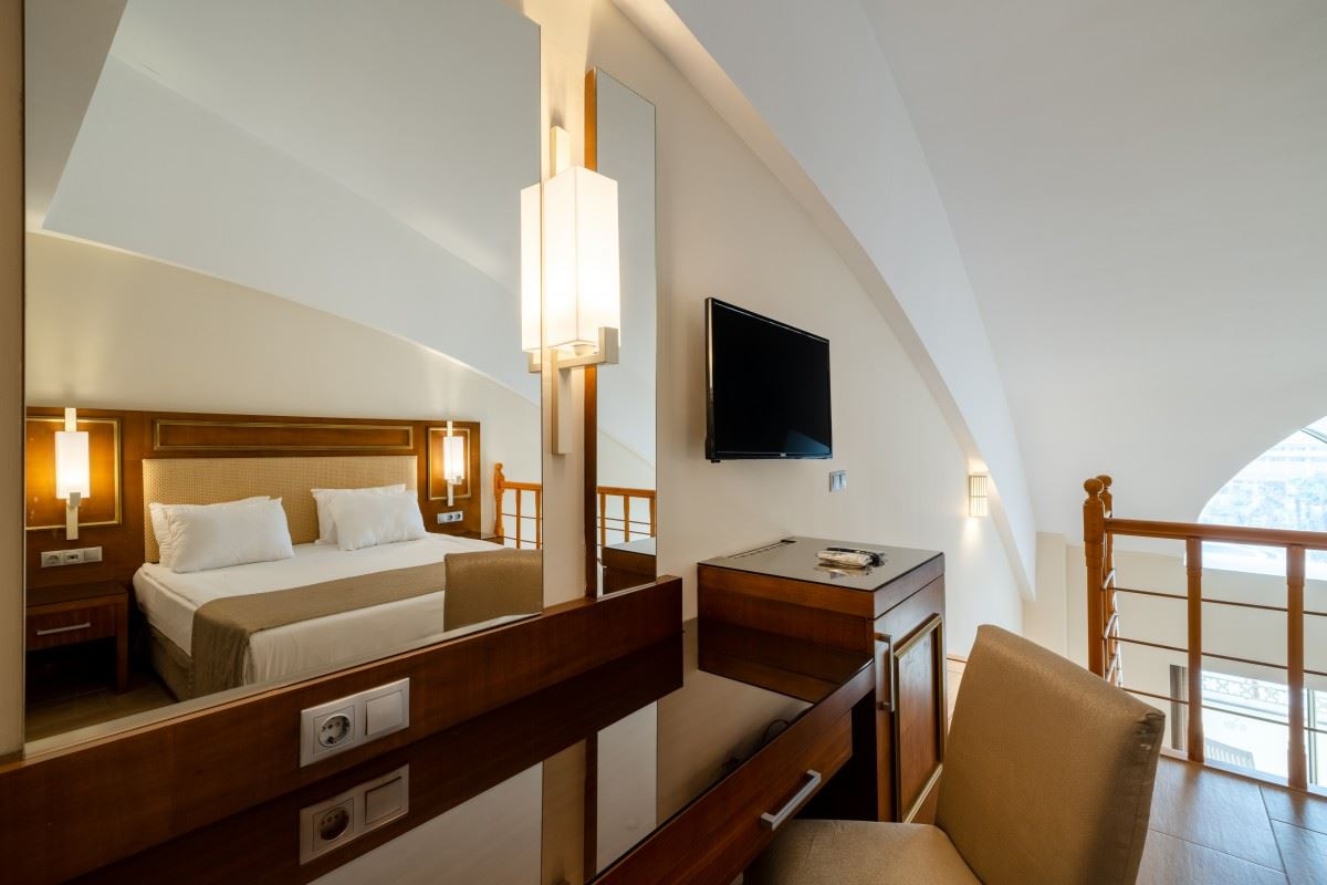 rooms-family-dublex-land-view