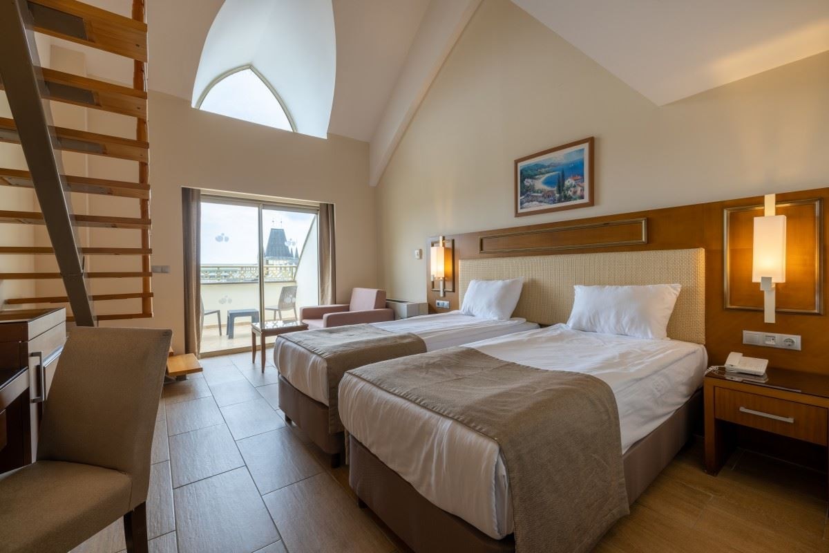 rooms-family-dublex-side-sea-view