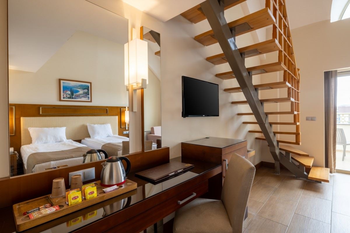 rooms-family-dublex-side-sea-view