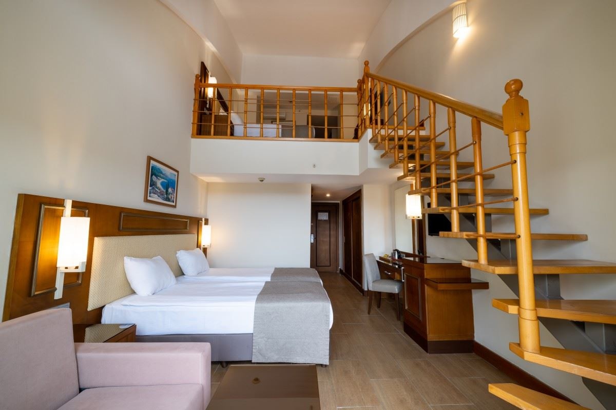 rooms-family-dublex-side-sea-view