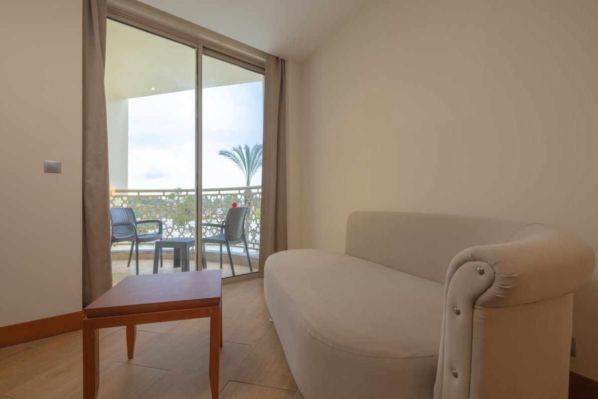 rooms-standart-room-pool-view