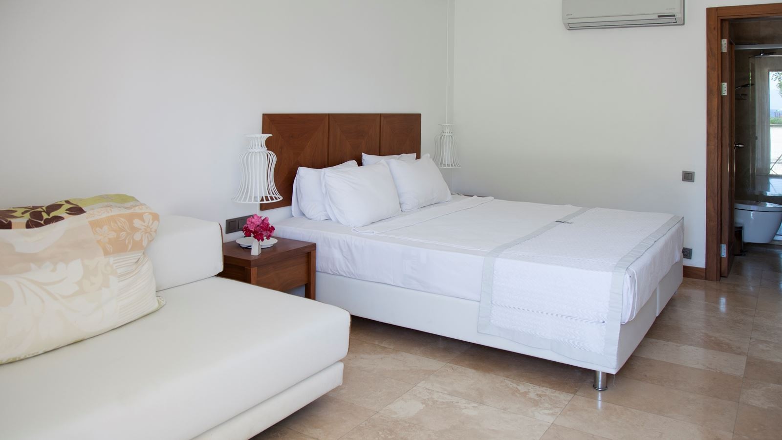 rooms-mansion-deluxe-room