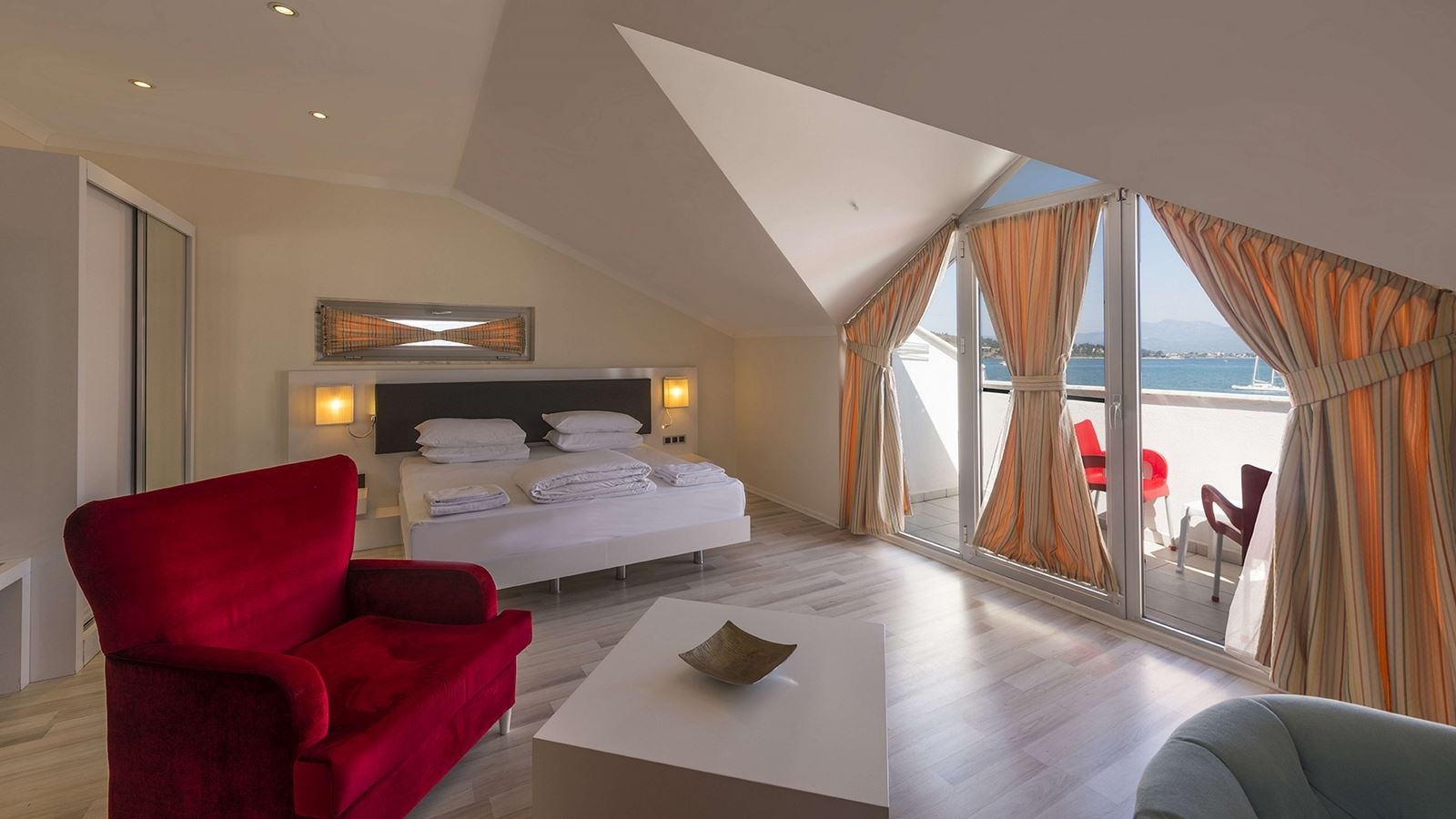 rooms-terrace-sea-view-room