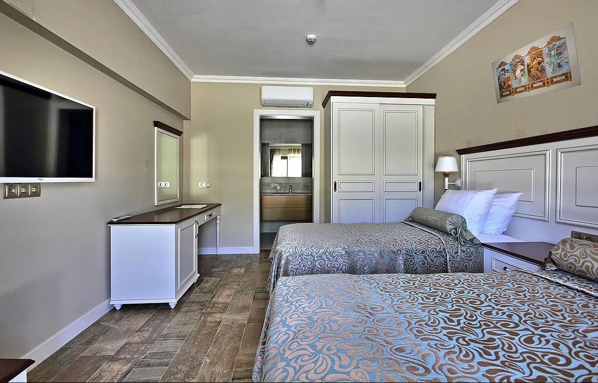 rooms-deluxe-room-french-balcony