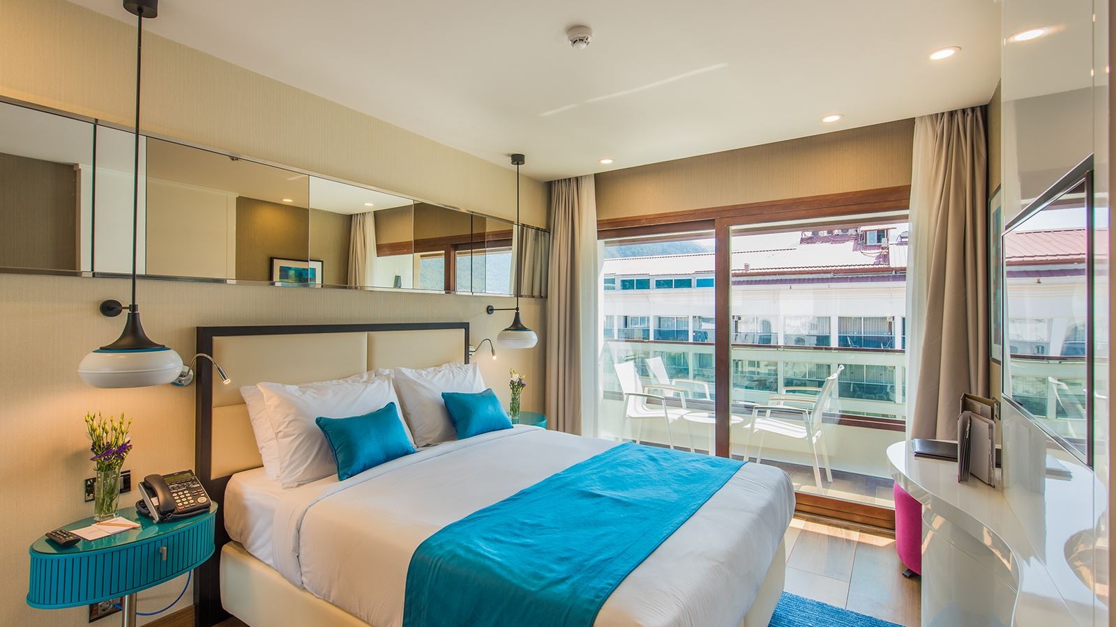 rooms-deluxe-room-land-view