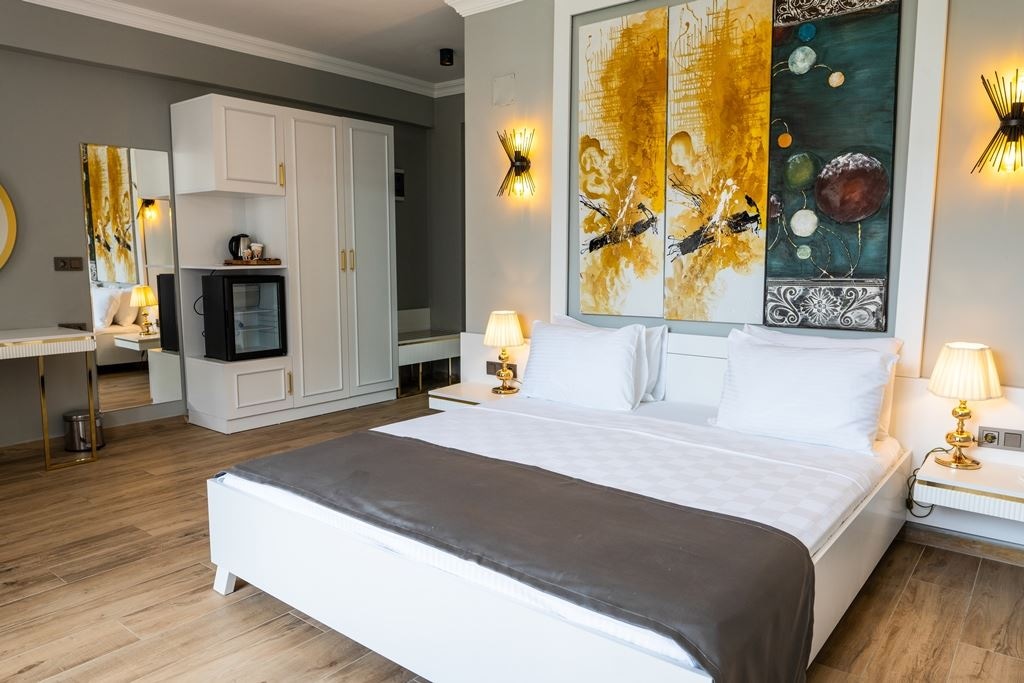 rooms-deluxe-jacuzzi-room