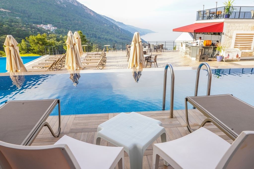 rooms-swim-up-room-pool-view