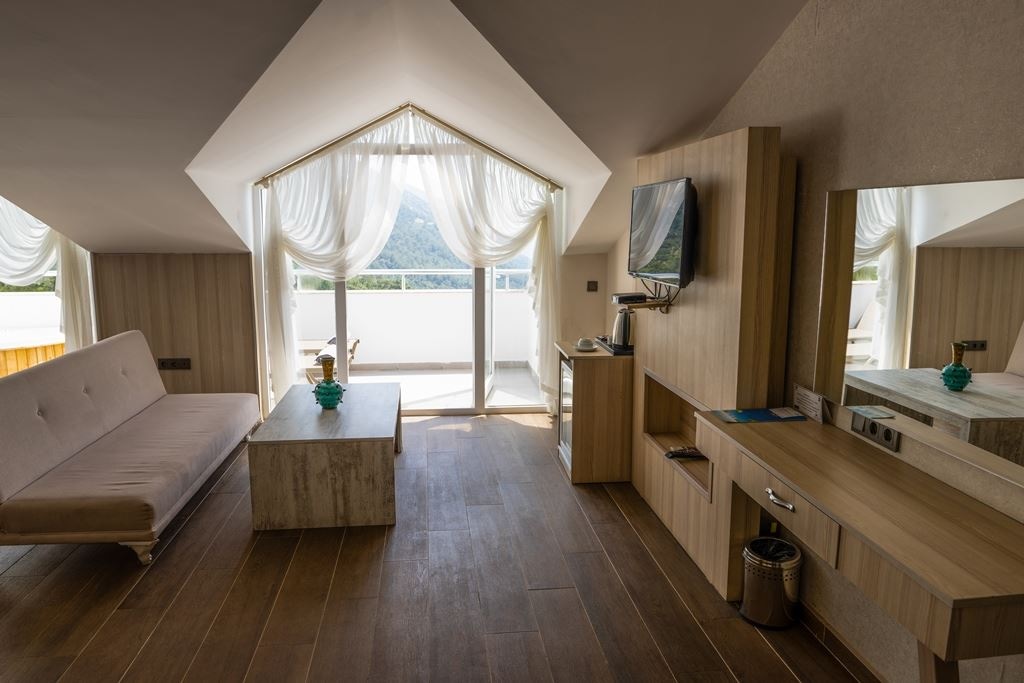 rooms-deluxe-jacuzzi-room