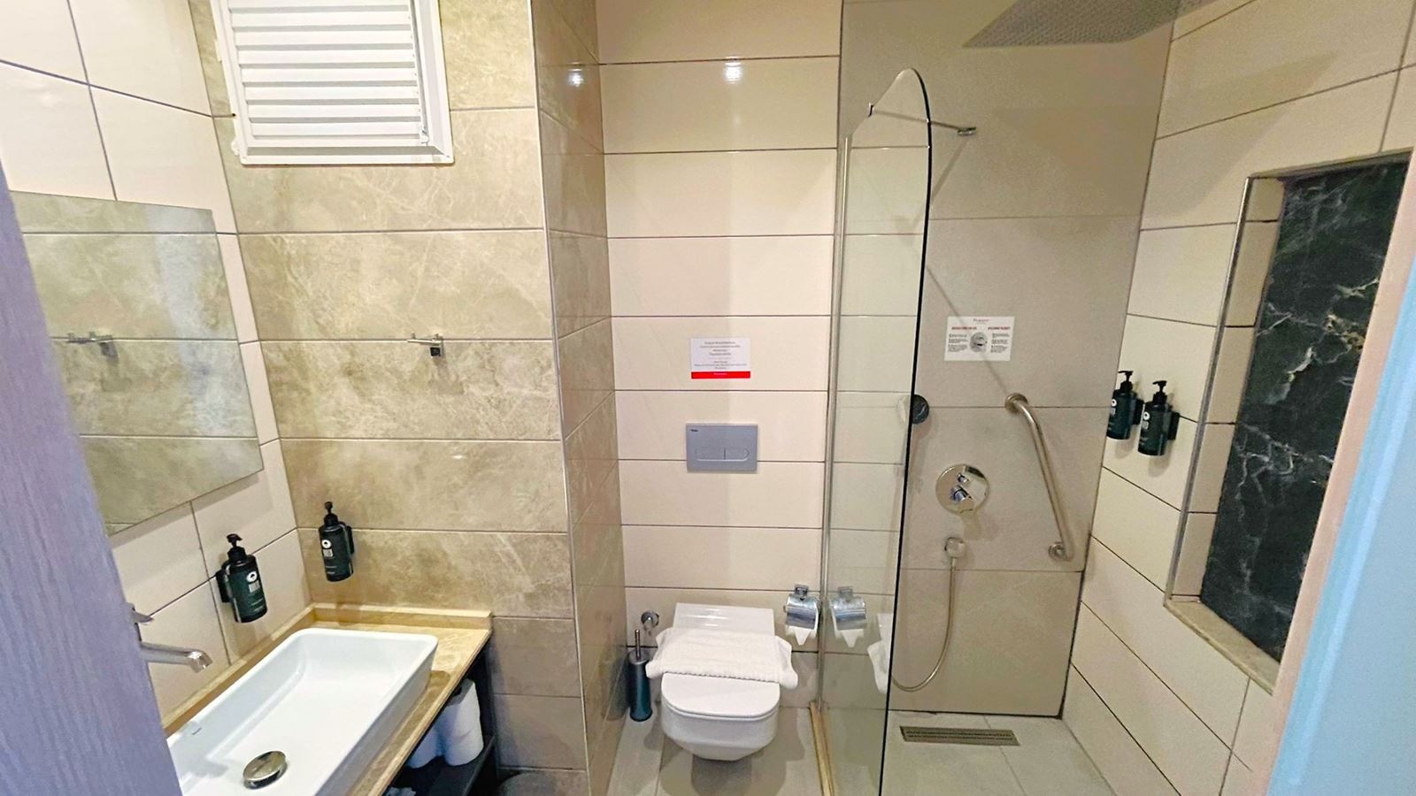 rooms-swim-up-room-pool-view