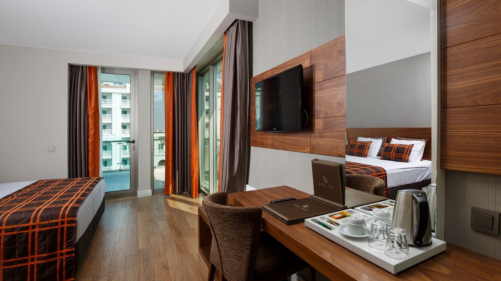 rooms-junior-suite-land-view