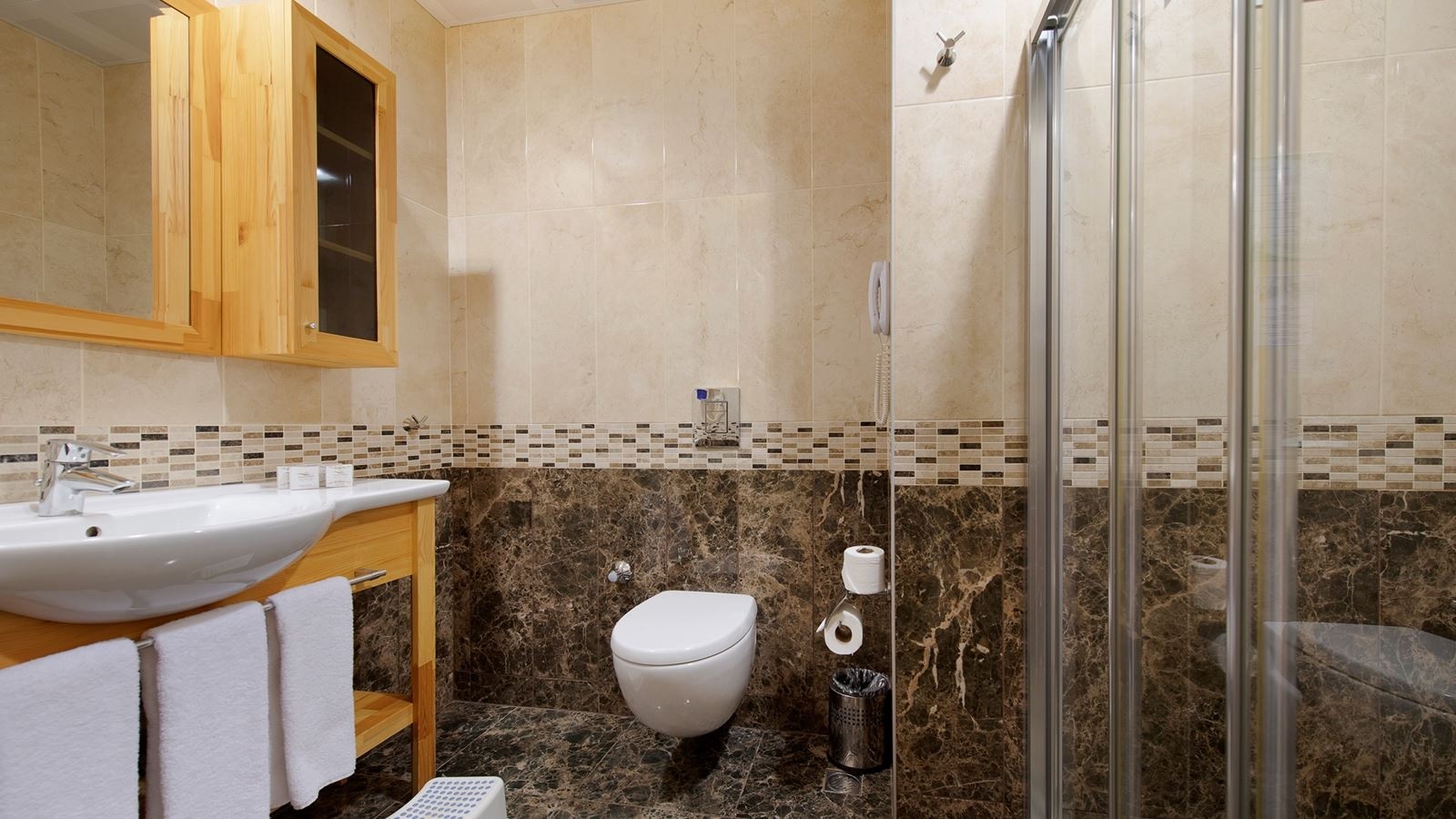 rooms-main-building-family-2-bedrooms-with-sliding-doors-pool-view-couple--ladies-only