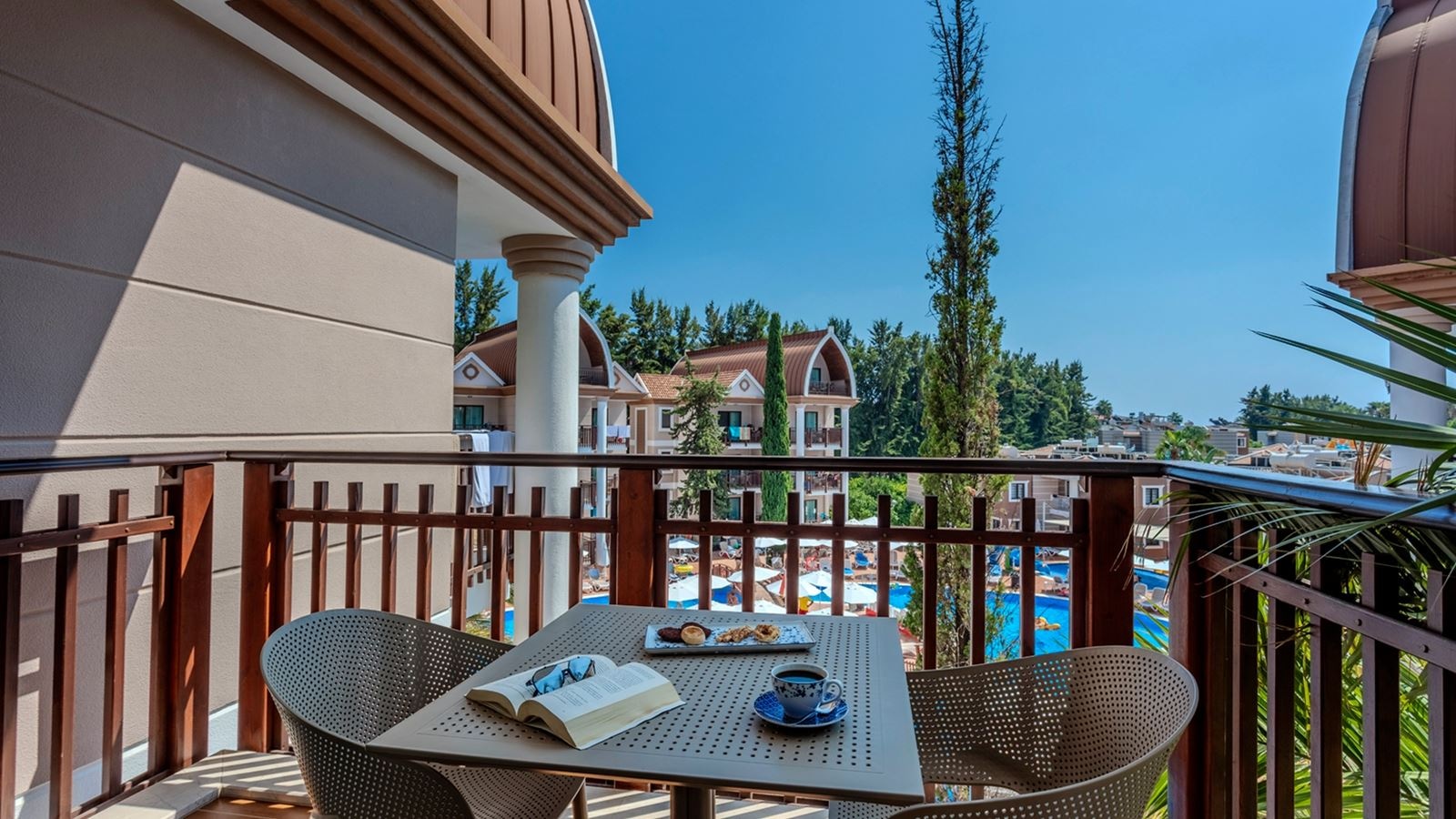 rooms-garden-family-relax-pool