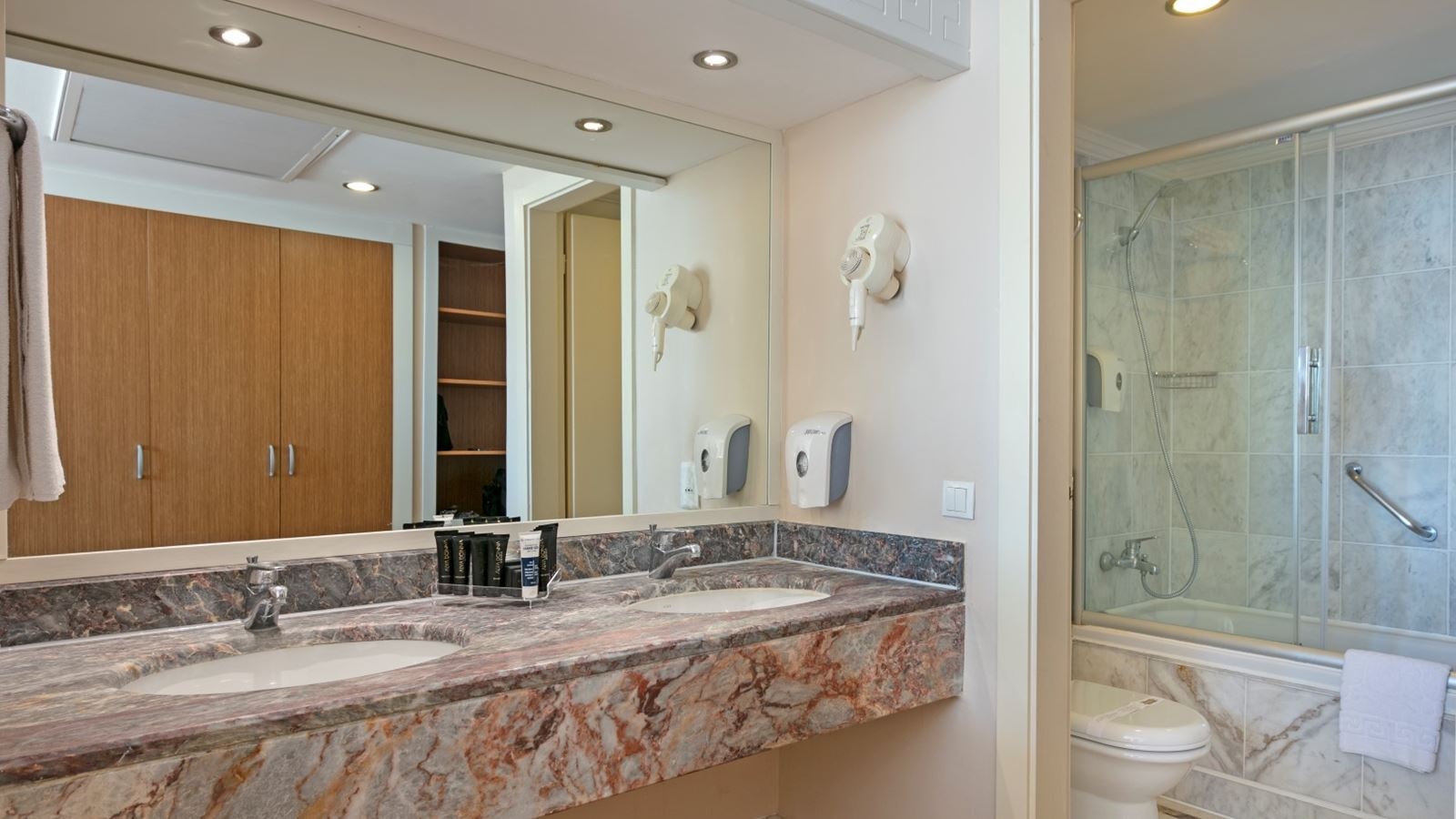 rooms-standard-room-land-view