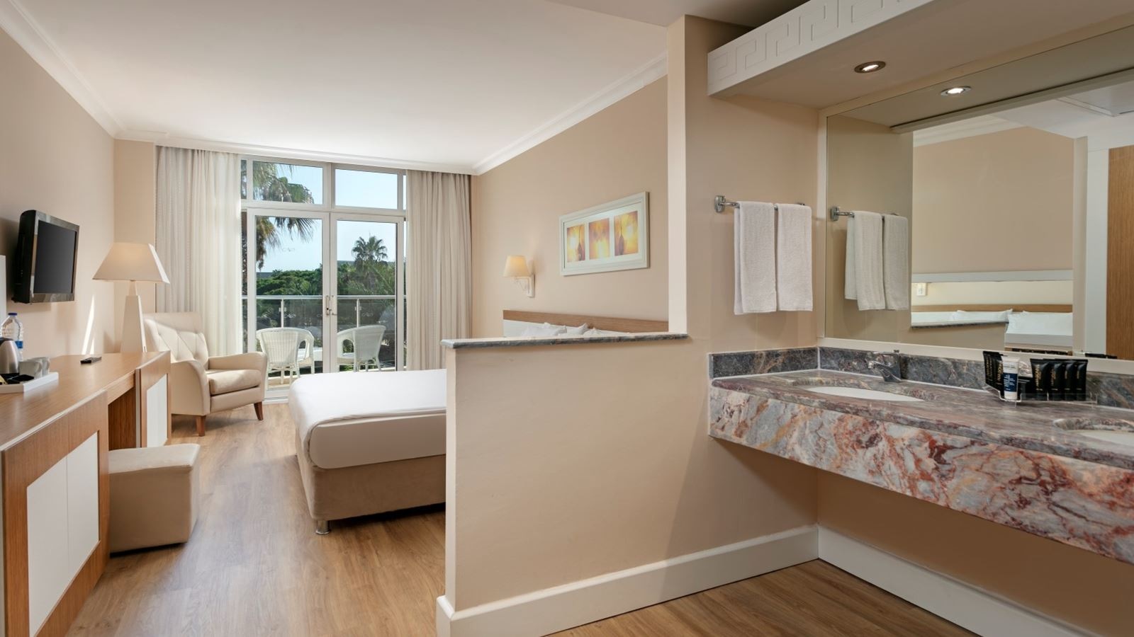 rooms-standard-room-side-sea-view