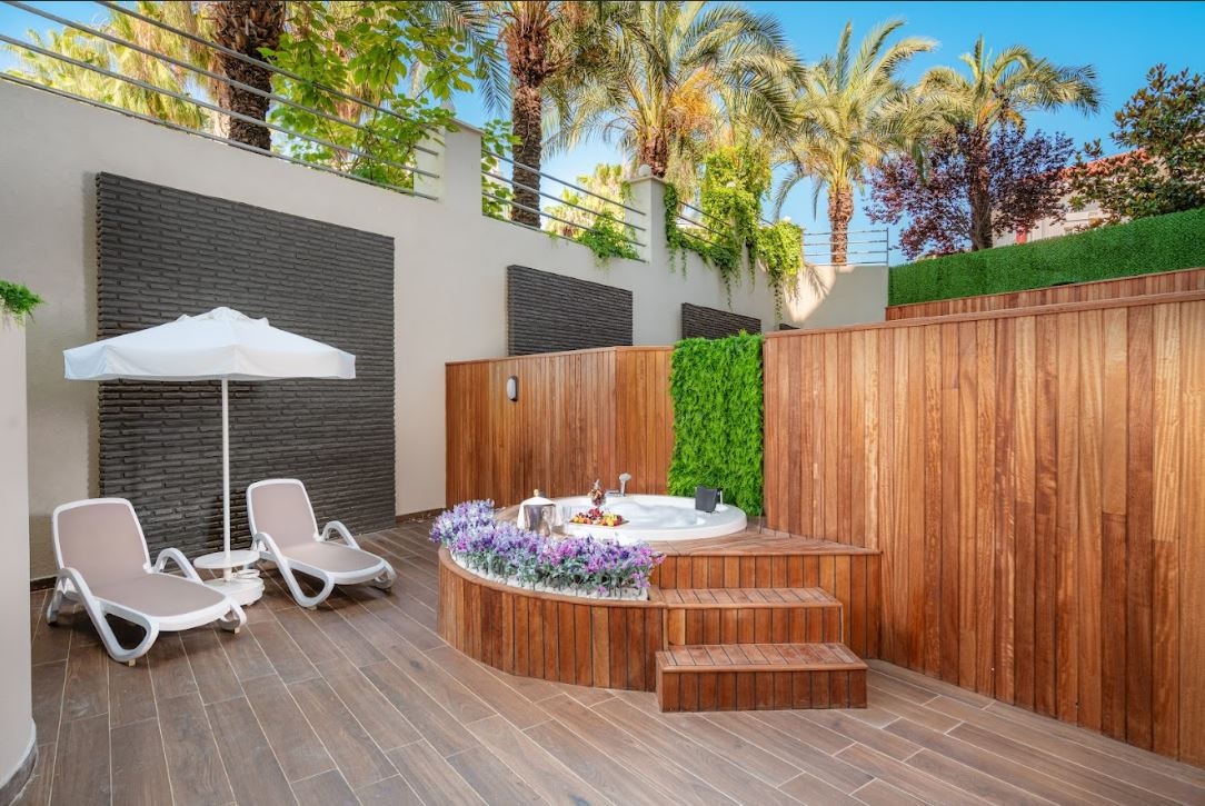 rooms-jakuzzi-terrace