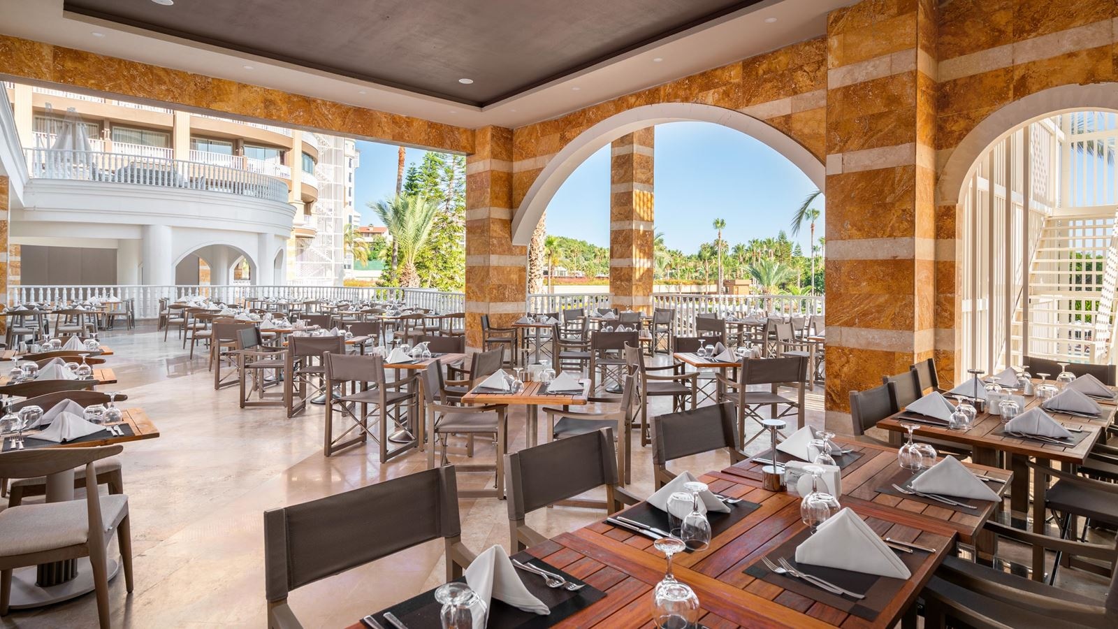 restaurants-premium-main-restaurant