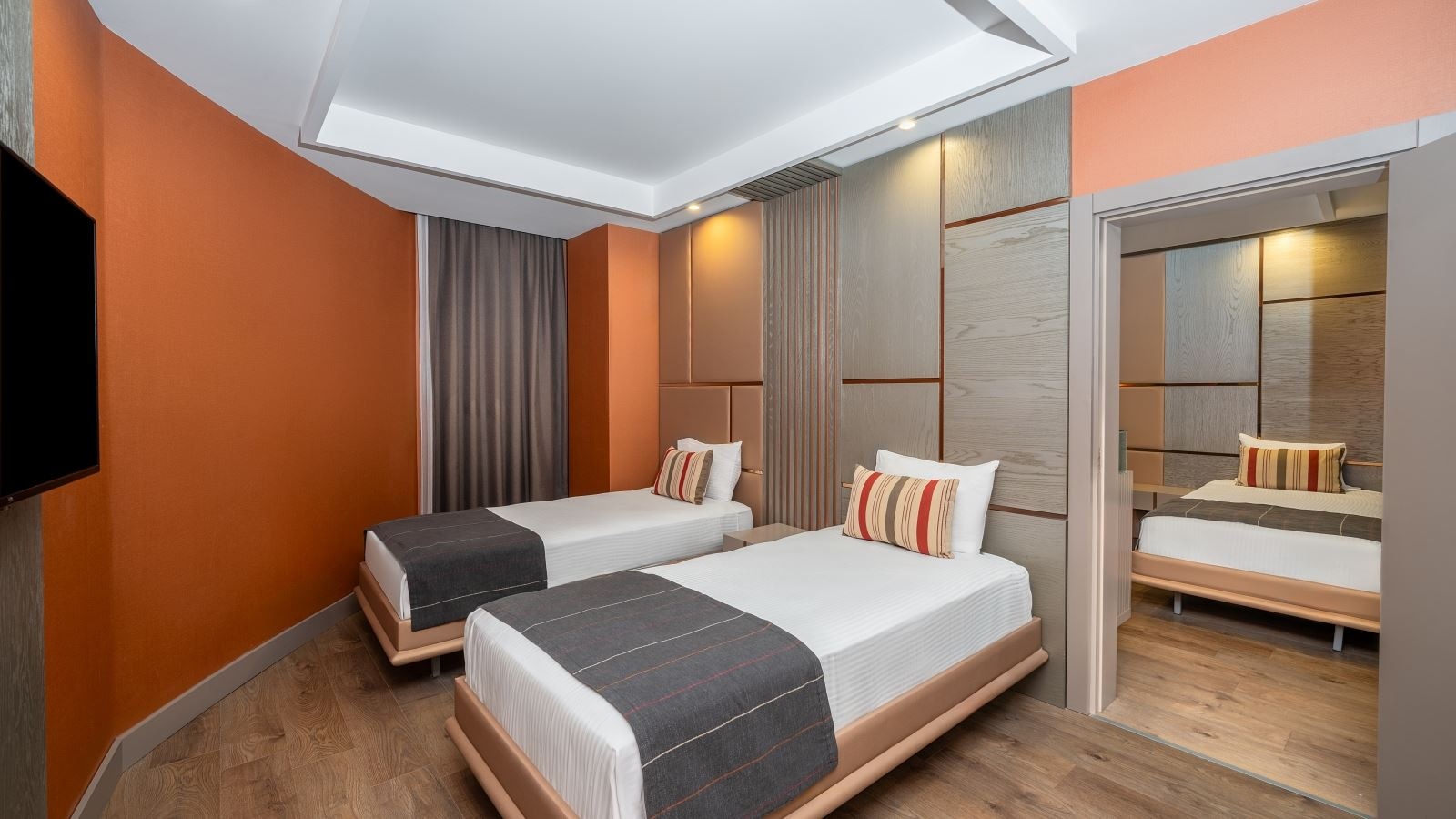 rooms-family-room-land-view