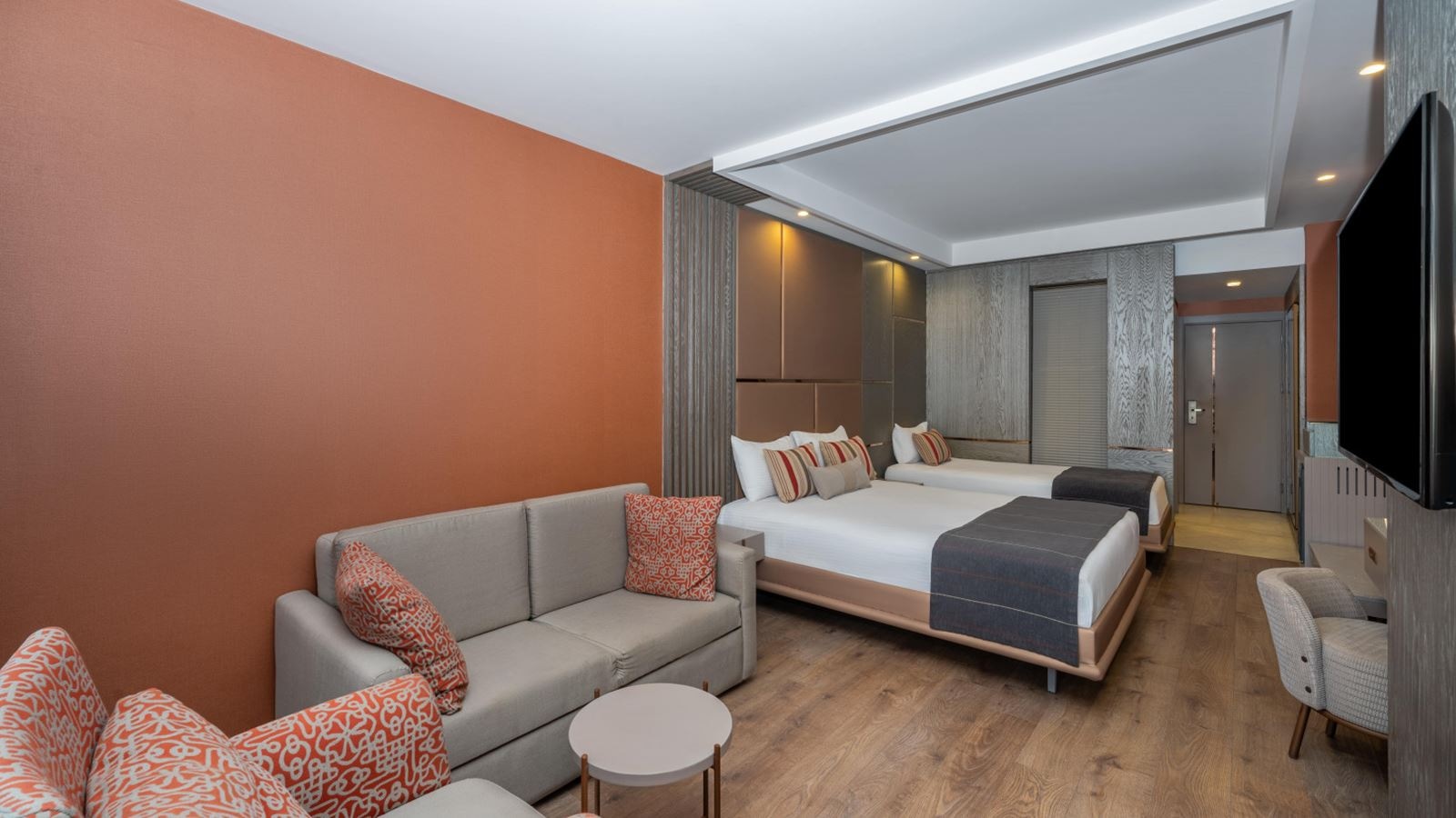 rooms-superior-room-land-wiev