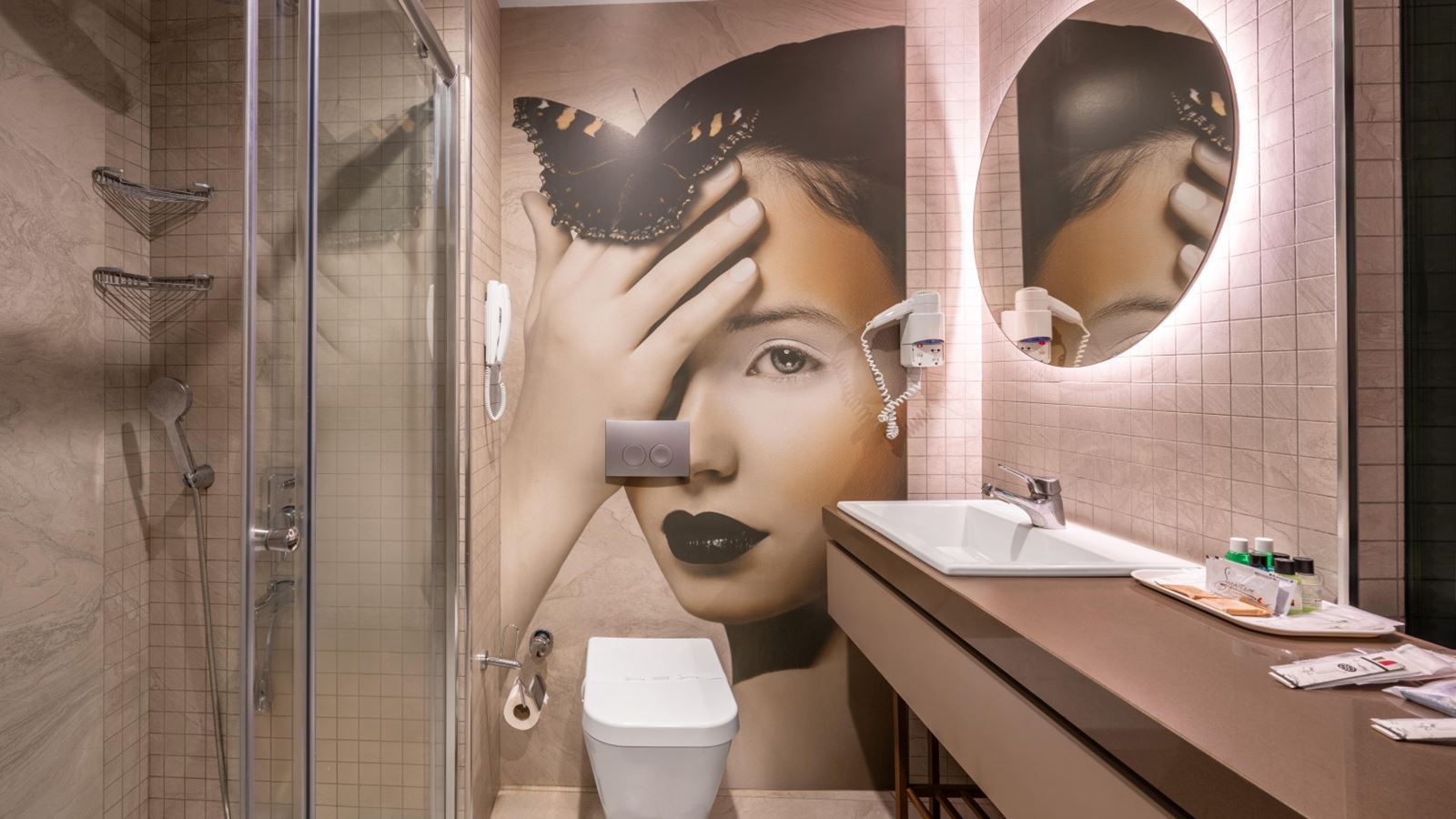 rooms-superior-room-land-wiev