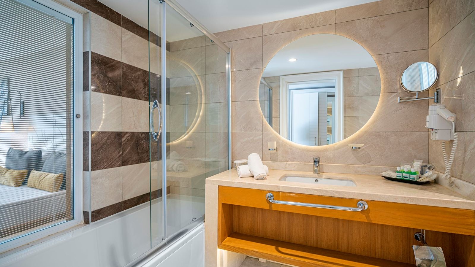 rooms-family-room-connect