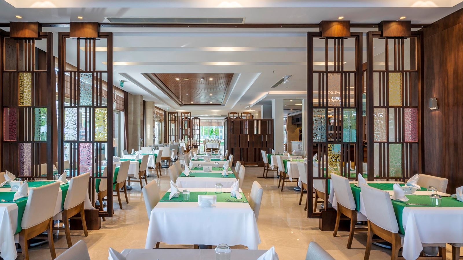 restaurants-daphne-ana-restaurant-buffet