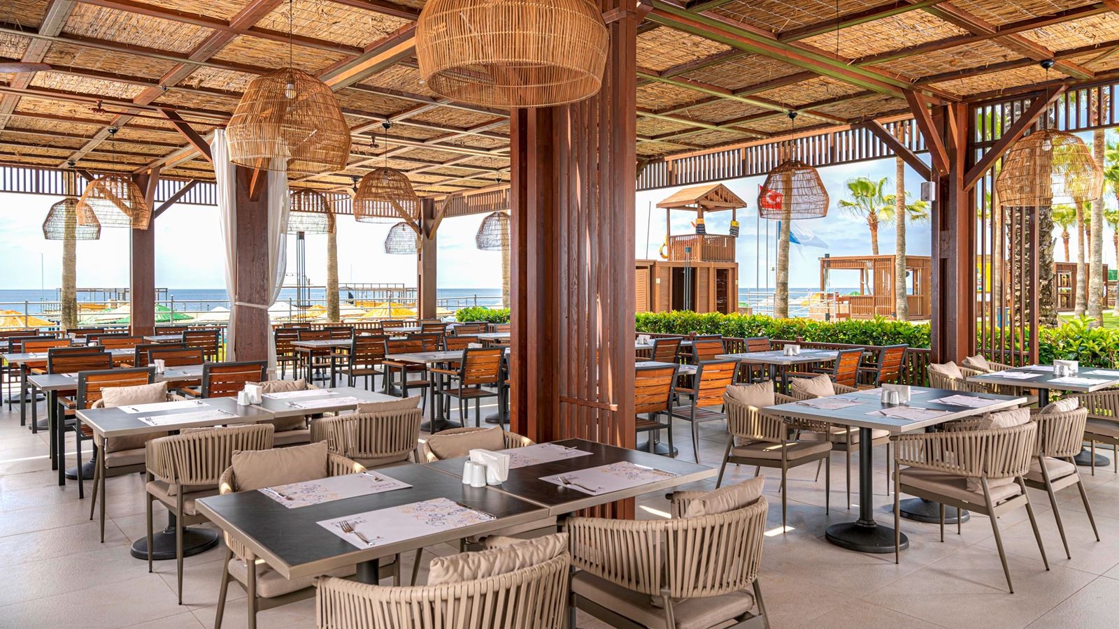 restaurants-daphne-ana-restaurant-buffet