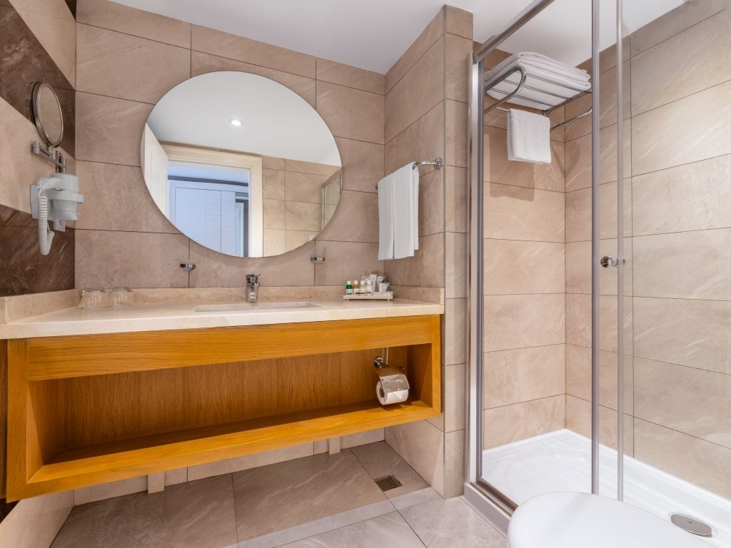 rooms-jacuzzi-terrace-side-sea-view