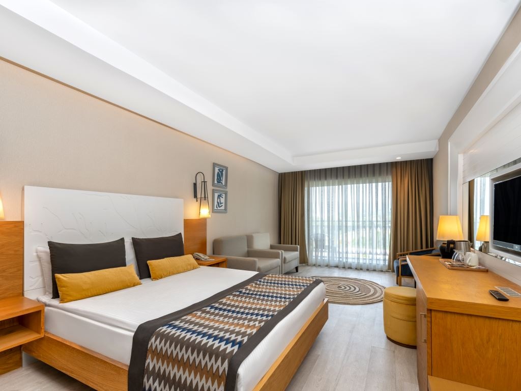 rooms-superior-room-land-view