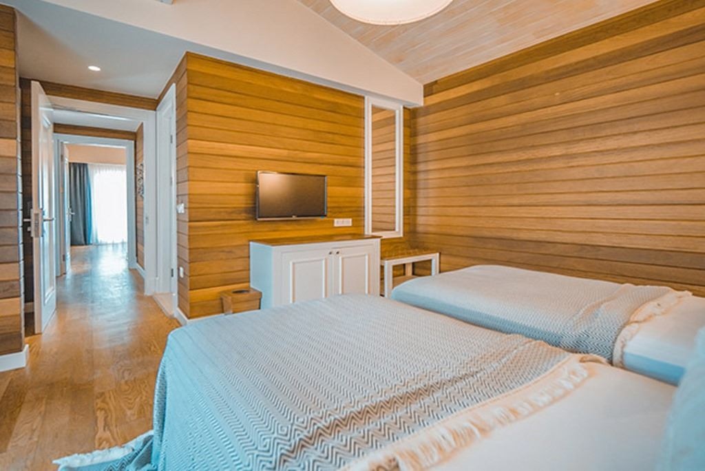 rooms-lemon-family-room