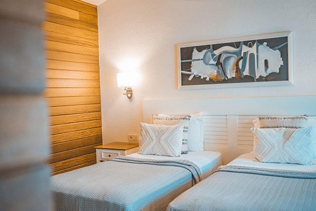 rooms-lemon-family-room