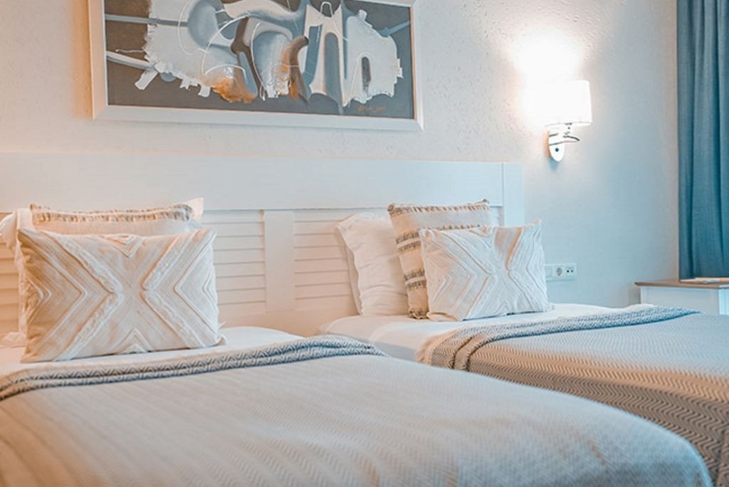 rooms-lemon-family-room