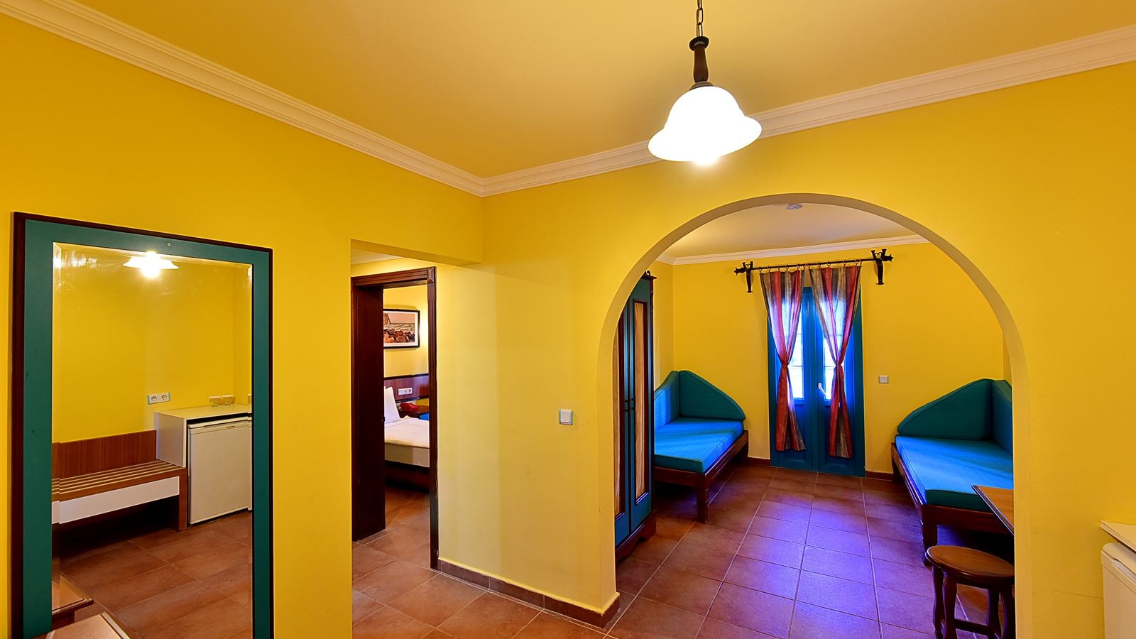 rooms-club-family-room