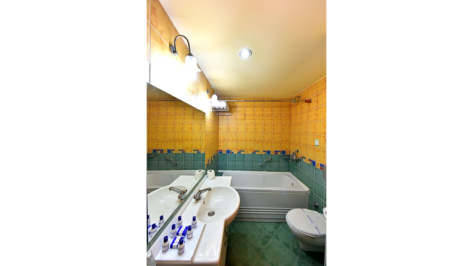 rooms-club-family-room