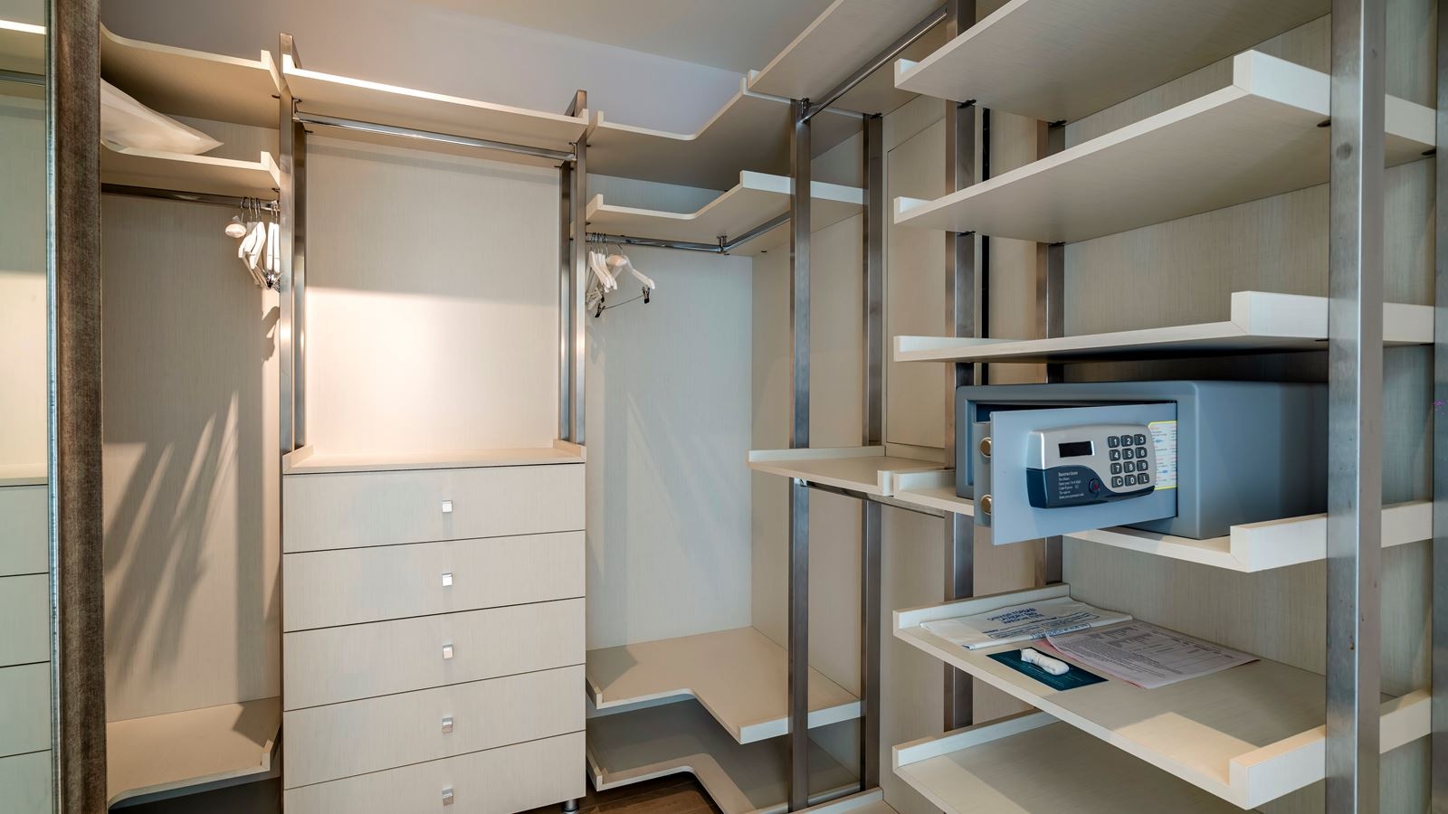 rooms-bodrum-suite-with-living-room