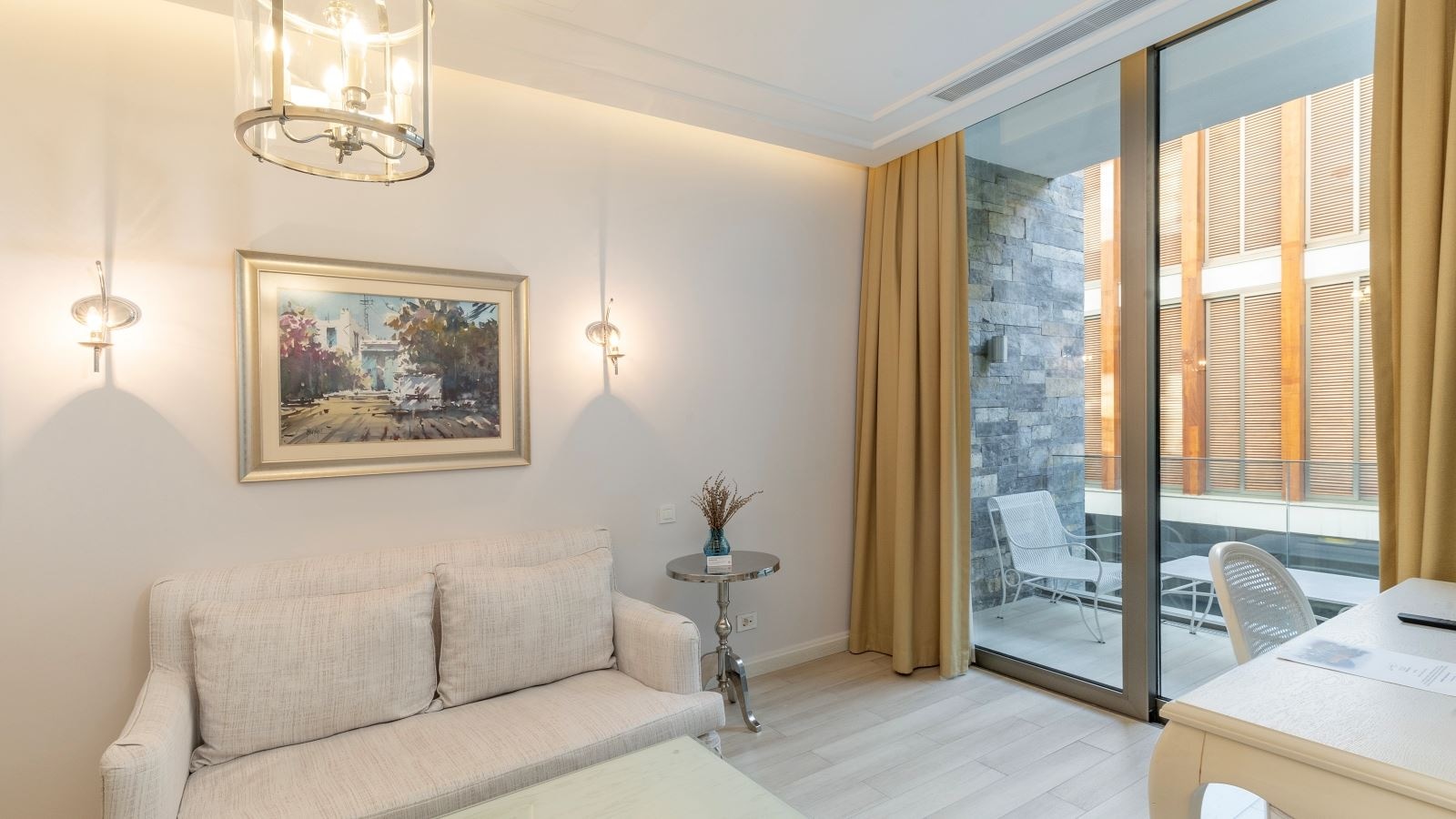 rooms-exclusive-suite-with-living-room