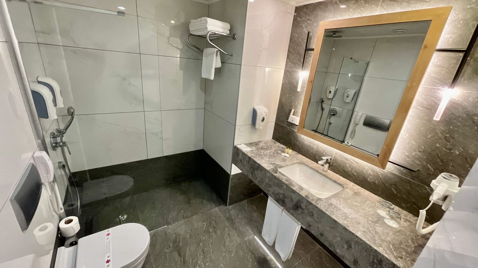 rooms-deluxe-room-without-balcony