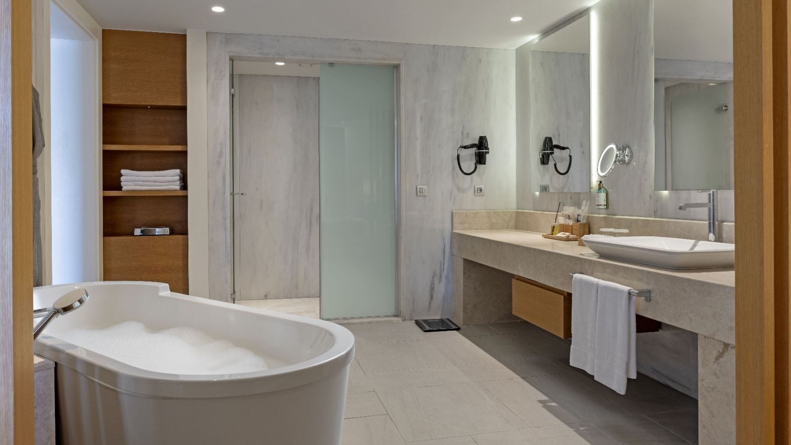 rooms-deluxe-room-sea-view-balcony-or-terrace