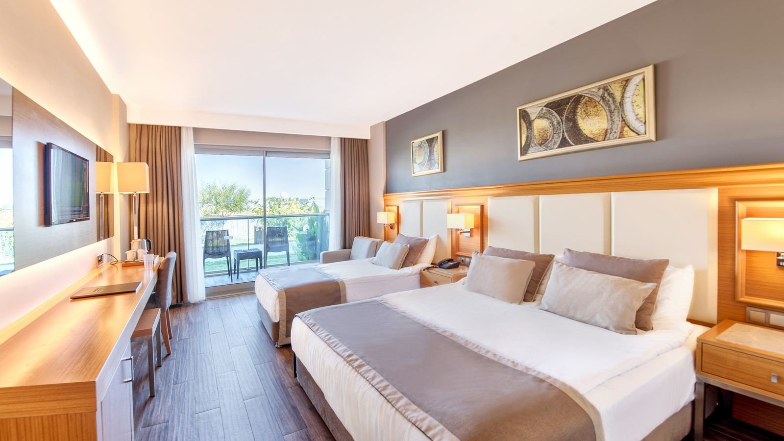 rooms-deluxe-room-land-view