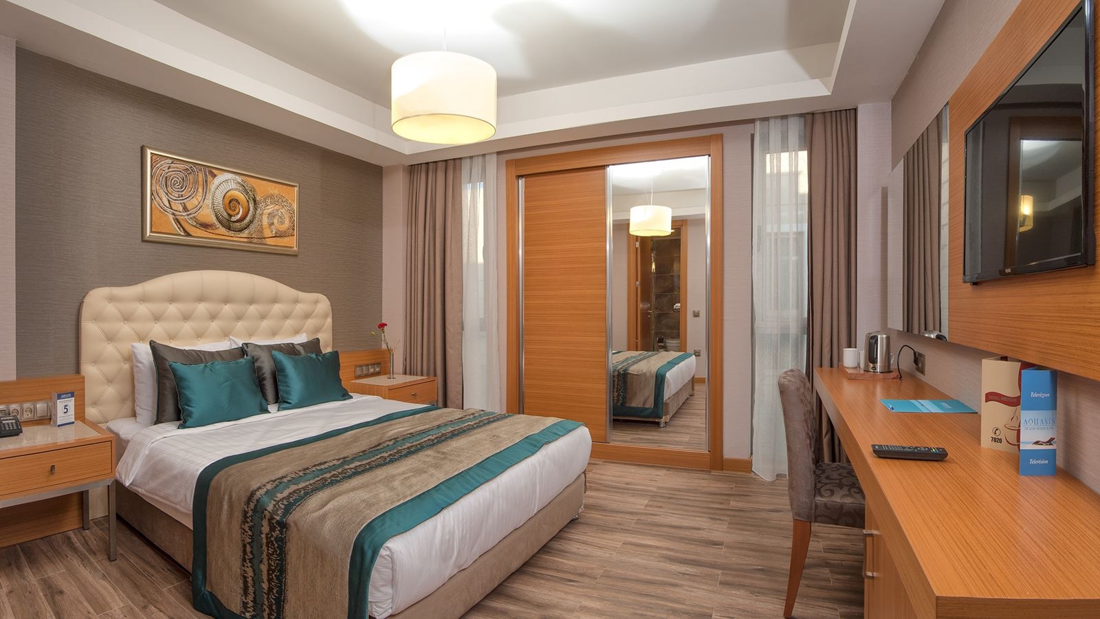 rooms-lake-house-family-room-2-bedroom-+-1-living-room