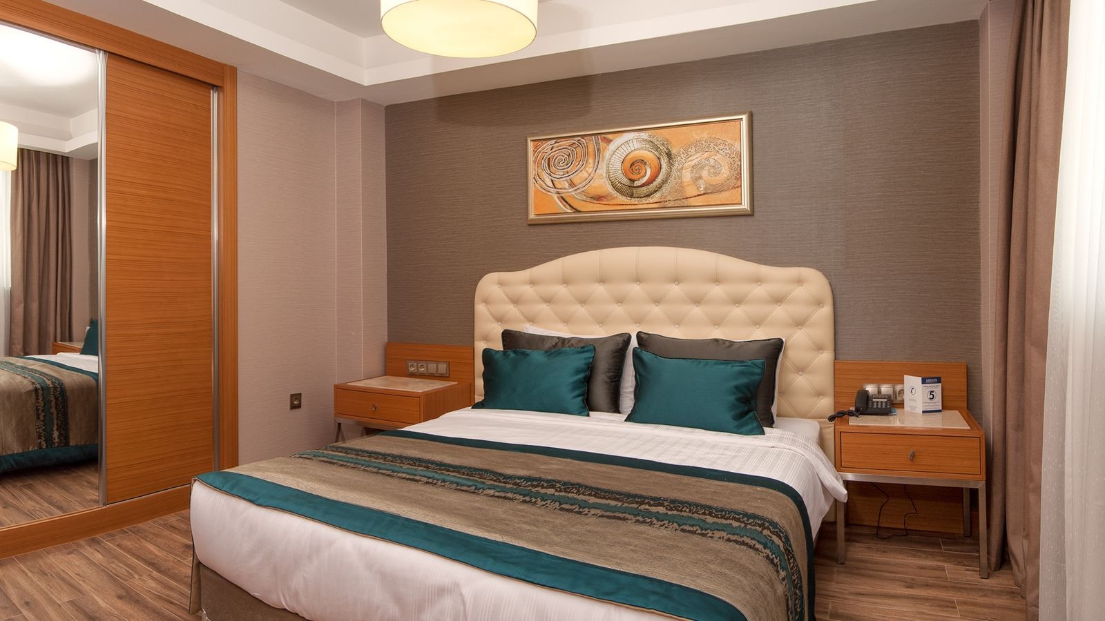 rooms-lake-house-family-room-1-bedroom-+-1-living-room