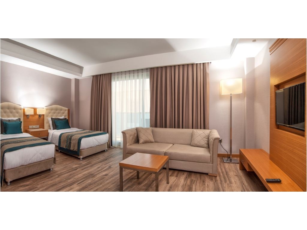 rooms-lake-house-family-room-1-bedroom-+-1-living-room