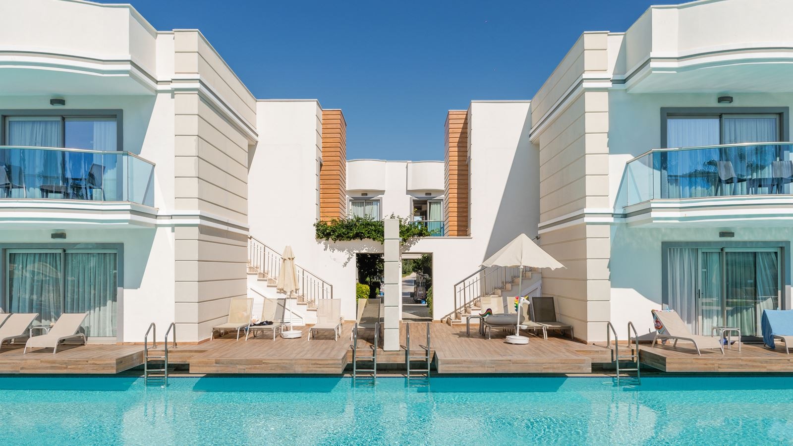 rooms-lake-house-family-room-2-bedroom-+-1-living-room