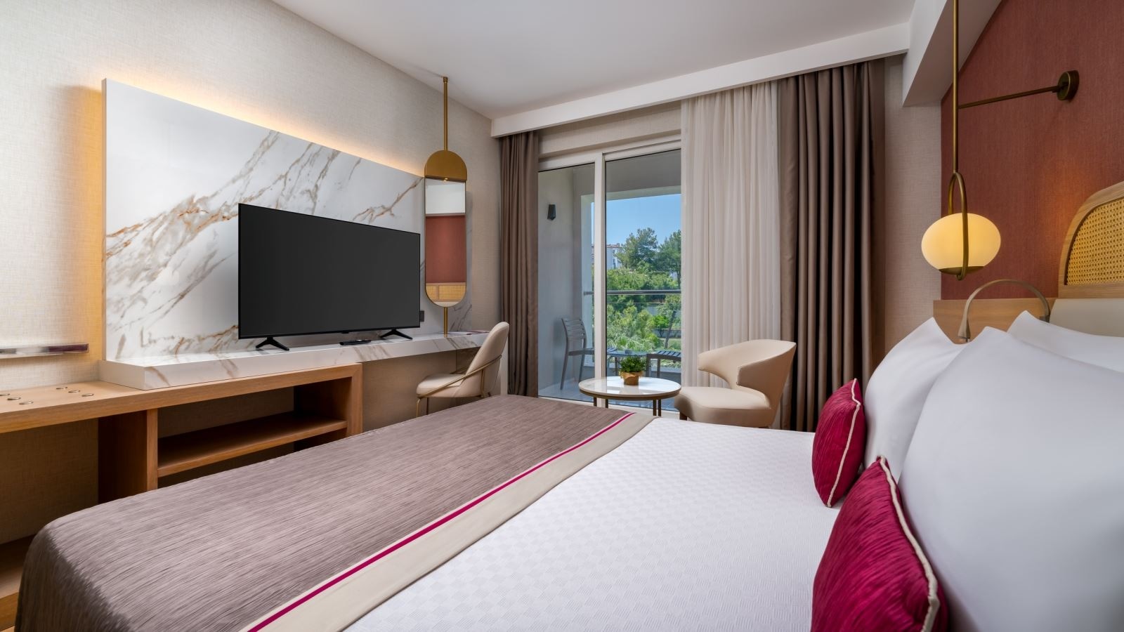 rooms-anex-building-standard-land-view-with-balcony