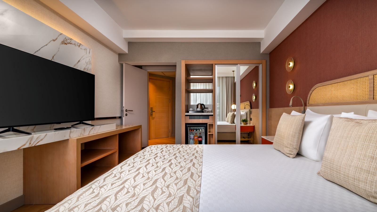 rooms-main-building-suite-land-view