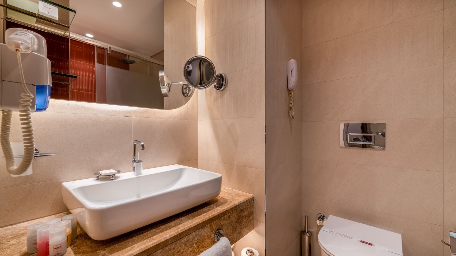 rooms-anex-superior-land-view